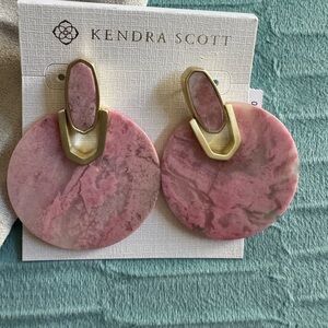 NWT Kendra Scott Gold Tone Didi Pink Rhodonite Stone Drop Earrings